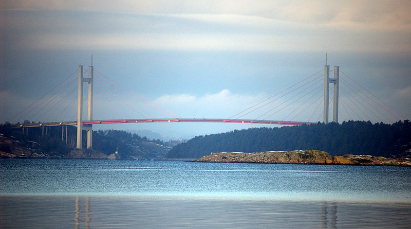 Photo 1, Tjorn bridge, Sweden